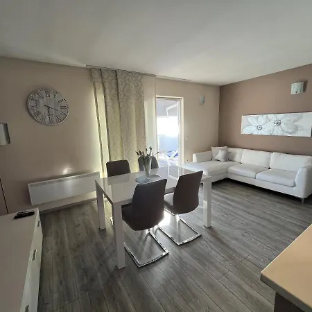 Apartments Lejla Podgora (Split-Dalmatia)