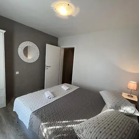 Apartments Lejla Podgora (Split-Dalmatia)