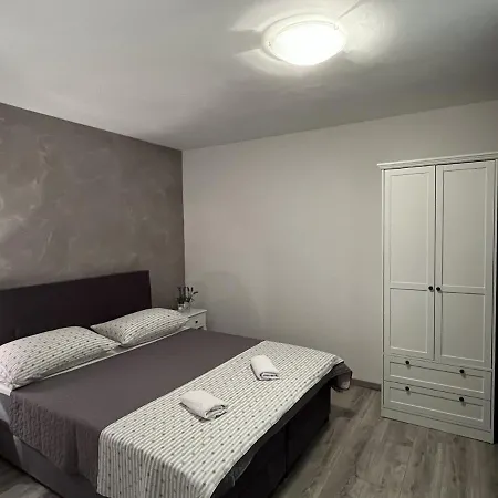 Apartments Lejla Podgora (Split-Dalmatia)